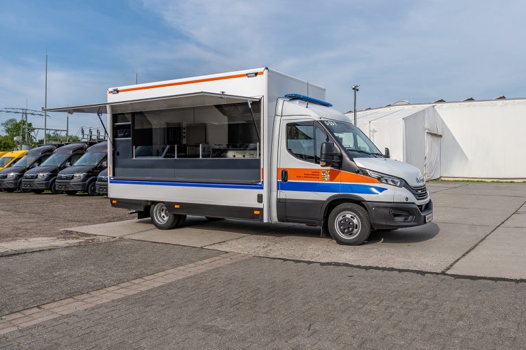 Iveco-Truck zur Einsatzstellenversorgung als Sonderbau-Referenz für RKB-BOS Fahrzeuge